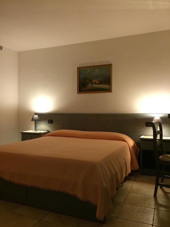バッサーノ・デル・グラッパ Rosarancio Bed & Breakfast 部屋 写真